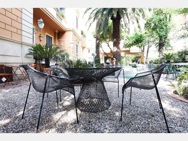 Gruppi tavoli e sedute Outdoor Emu Heaven _Gruppo 4 poltroncine + un tavolo tondo