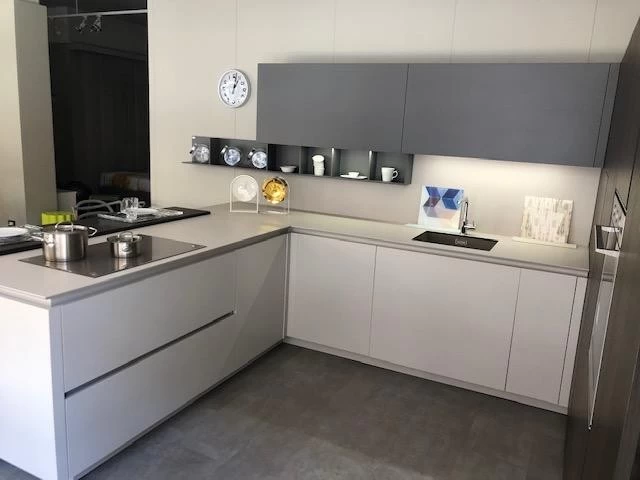 Cucina con penisola Euromobil Filo Lain