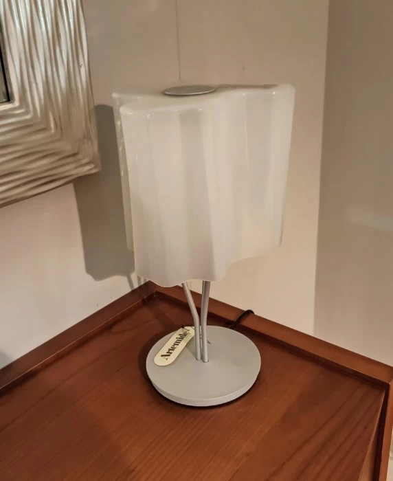 Lampada da tavolo Artemide logico