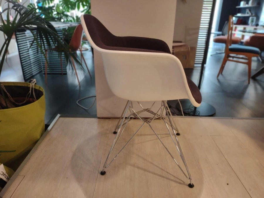 Sedia con braccioli Vitra DAR