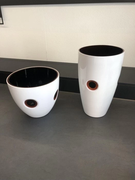 Vaso Produzione Artigianale vasi bianchi con pois rossi e neri