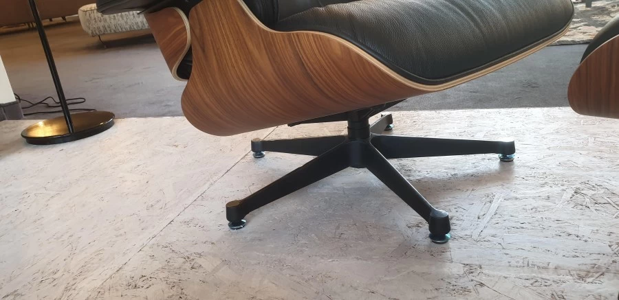 Poltrona con pouf Sigerico Lounge Chair & Ottoman poltrona (replica)