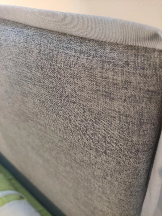 tessuto in cotone grigio con bordo in contrasto
