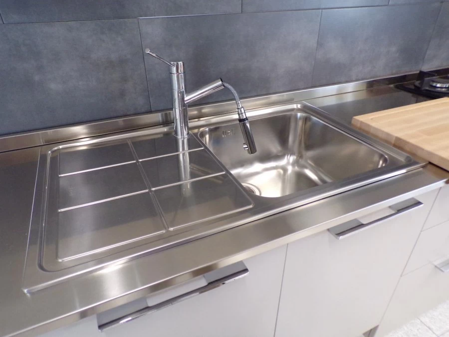 CUCINA LINEARE CON PIANO IN ACCIAIO INOX ANTARES SCONTATA A BRESCIA