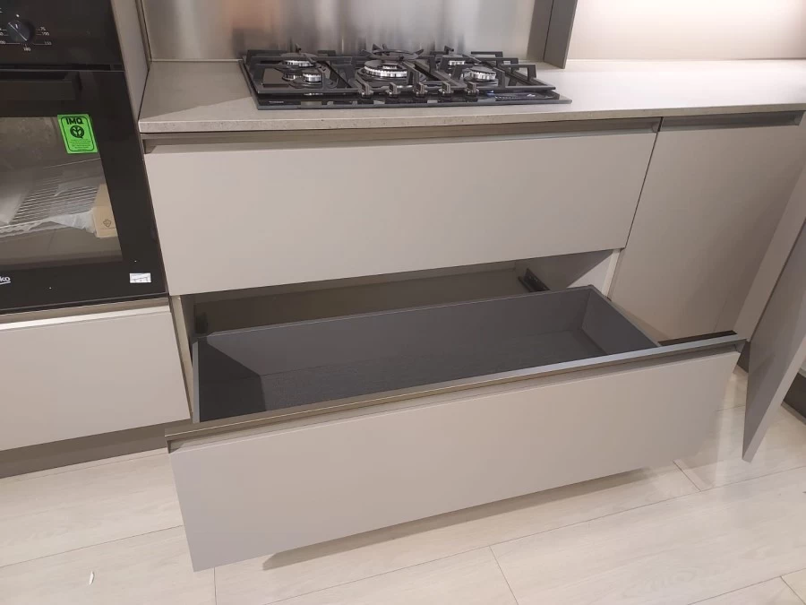 Cucina angolare Veneta Cucine Start Presa