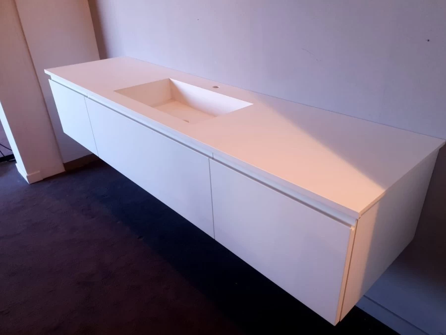 base sospesa H 39 L 199 con lavabo integrato piano HPL Fenix bianco KOS