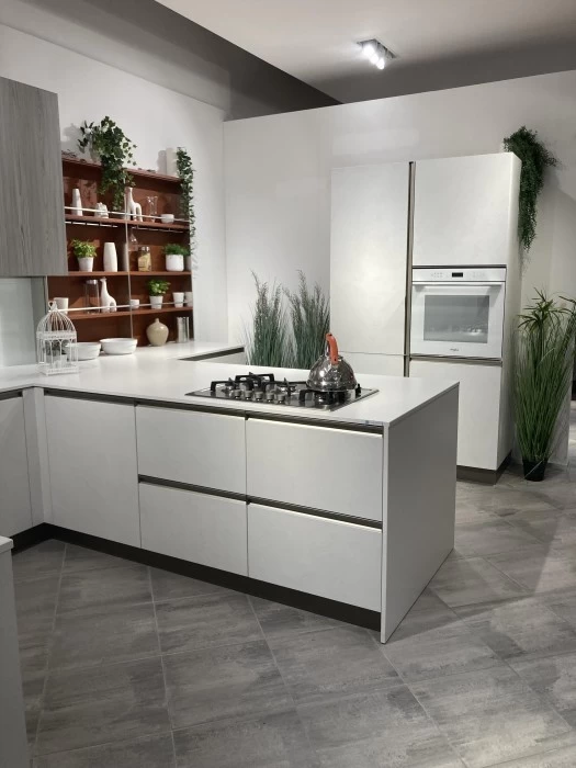 Cucina con penisola Veneta Cucine START PRESA BRONZO - Graffiato Gesso