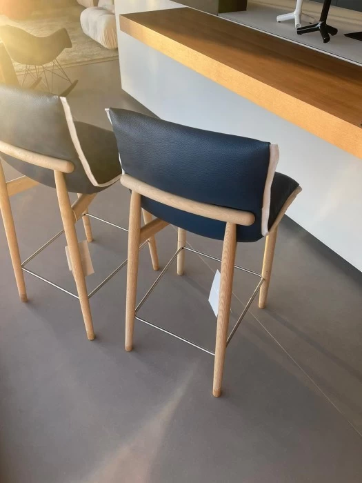 Sgabello Carl Hansen & Søn E007 | EMBRACE BAR STOOL