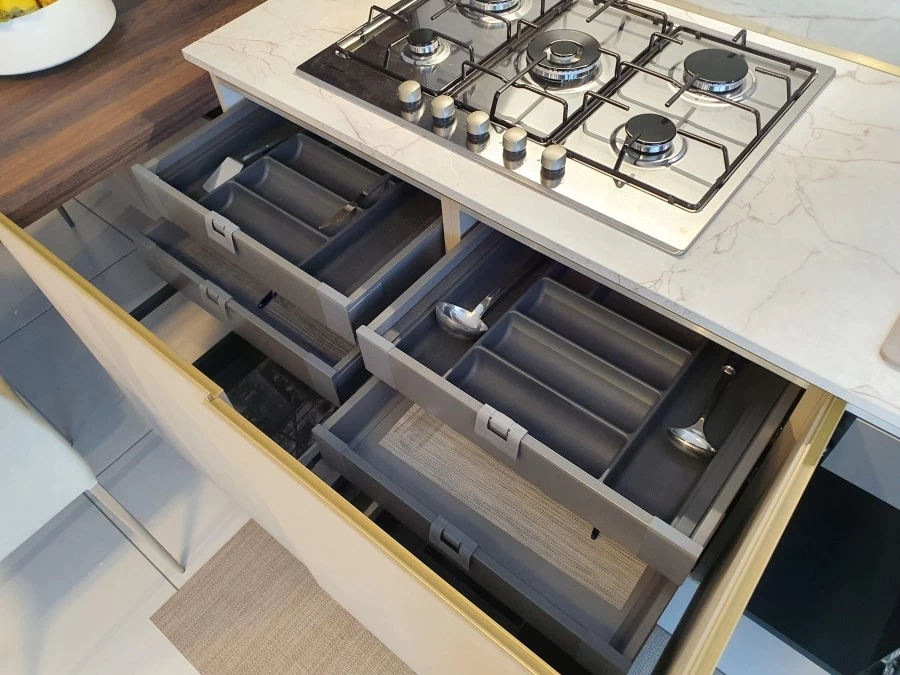 Cucina con penisola Arredo3 K4 KALI