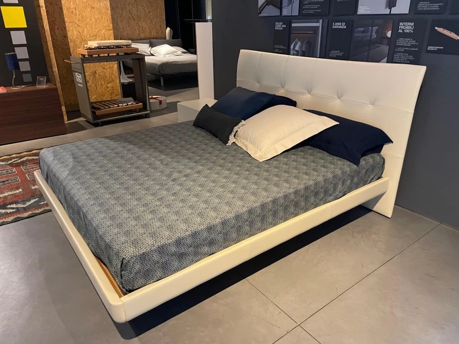 Letto matrimoniale Poltrona Frau Aurora Due