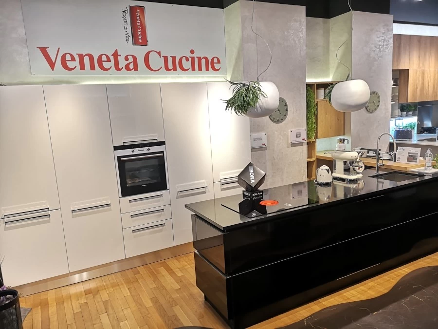 Cucina con Isola Veneta Cucine Extra e Riflex