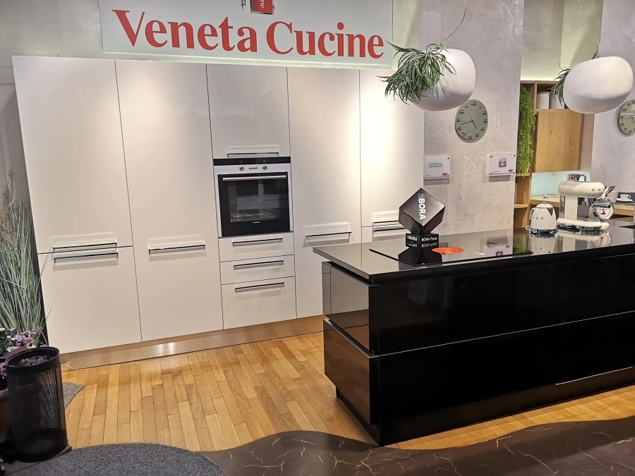 Cucina con Isola Veneta Cucine Extra e Riflex