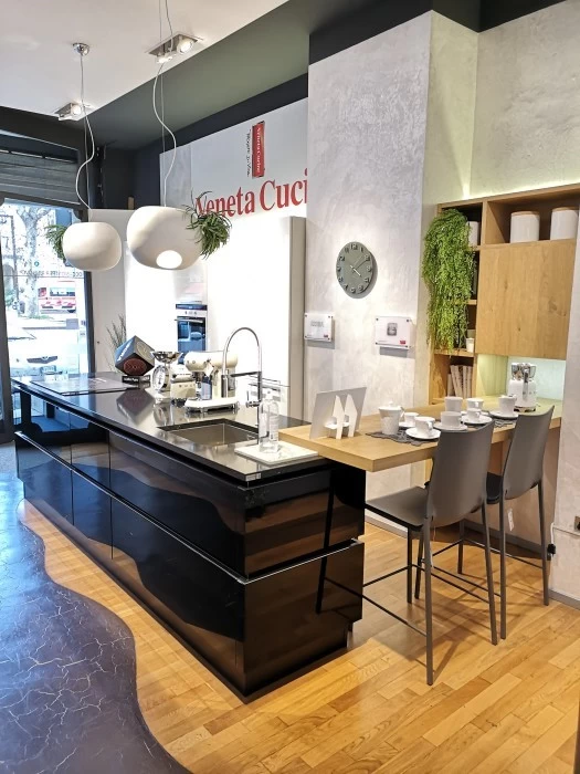 Cucina con Isola Veneta Cucine Extra e Riflex