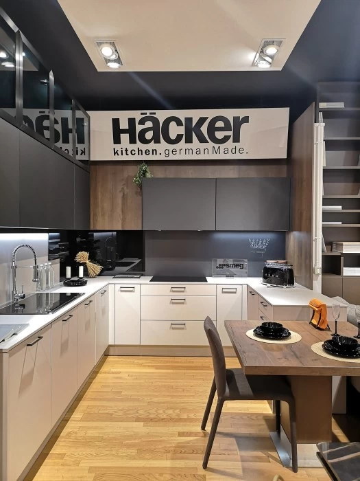 Cucina con penisola Hacker Systemat 2035