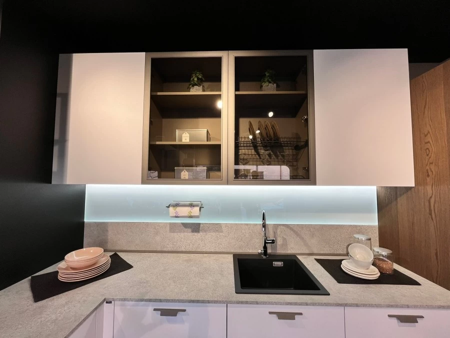 Cucina con penisola Creo Kitchens Tablet wood
