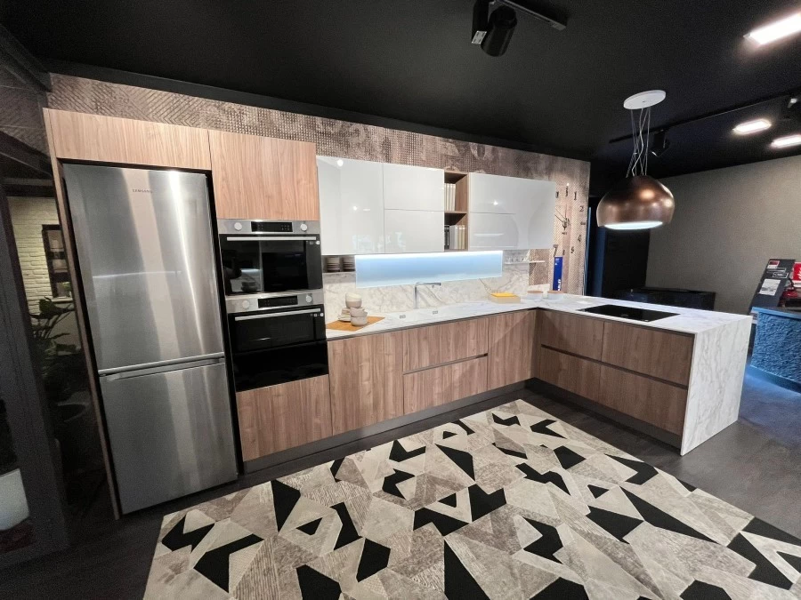 Cucina con penisola Creo Kitchens Tablet neck