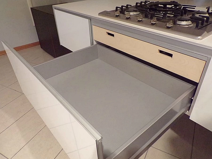 Cucina con penisola Valcucine Riciclantica