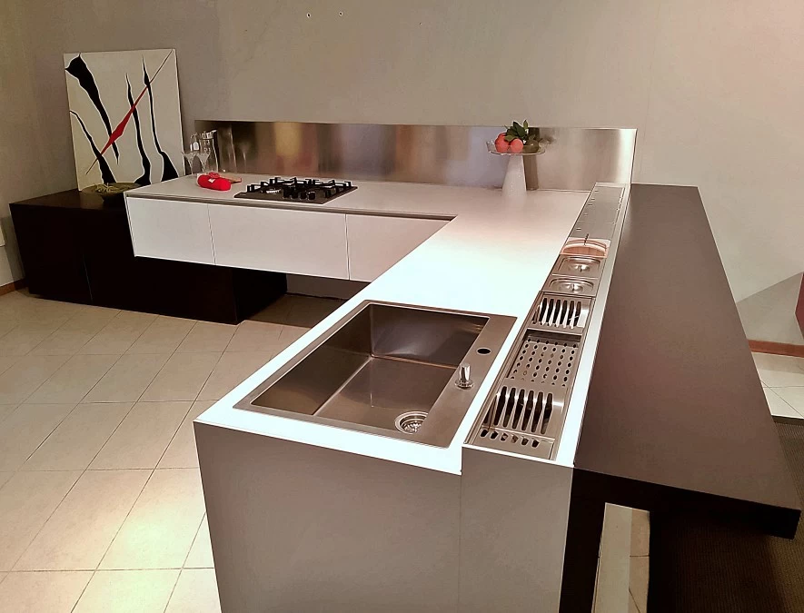 Cucina con penisola Valcucine Riciclantica