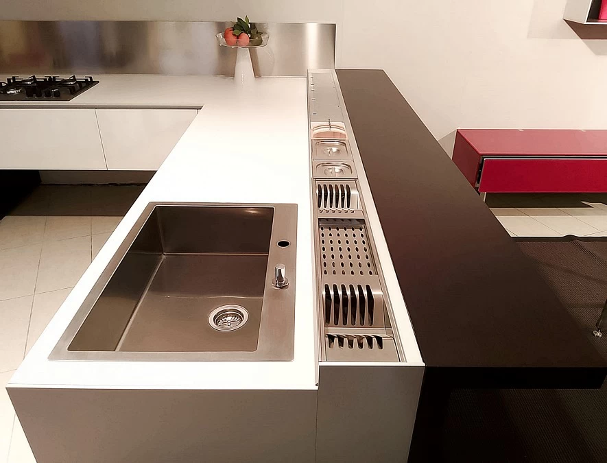 Cucina con penisola Valcucine Riciclantica