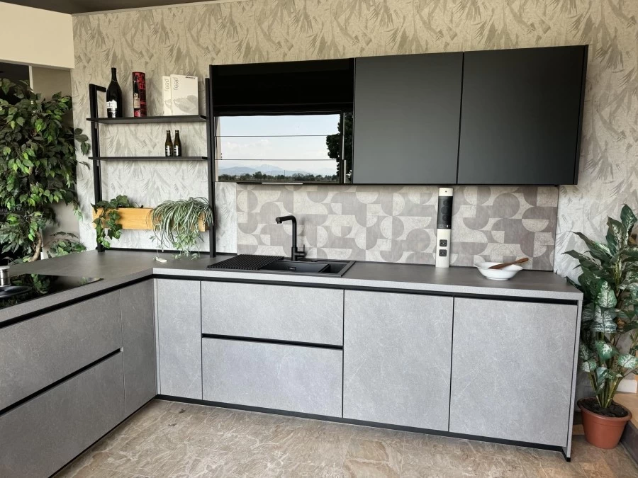 Cucina con penisola Alema Cucine Stone