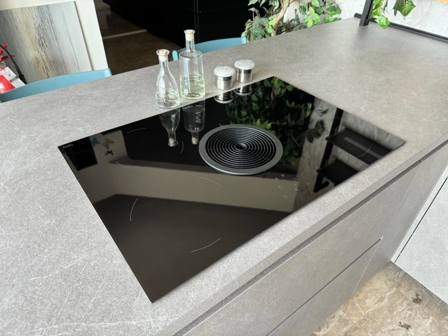 Cucina con penisola Alema Cucine Stone