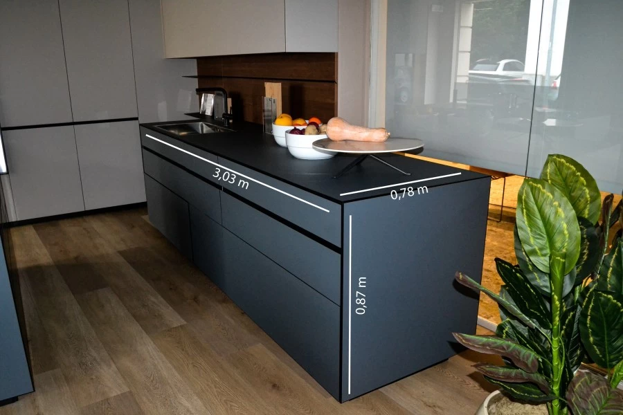 Cucina con Isola Valcucine Riciclantica Outline