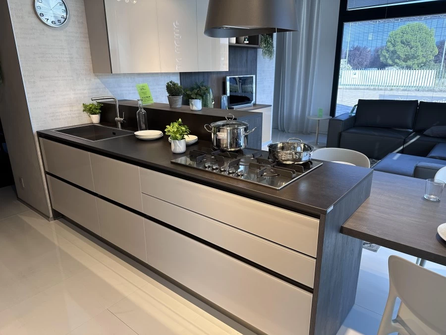 Cucina con penisola Veneta Cucine RI-FLEX