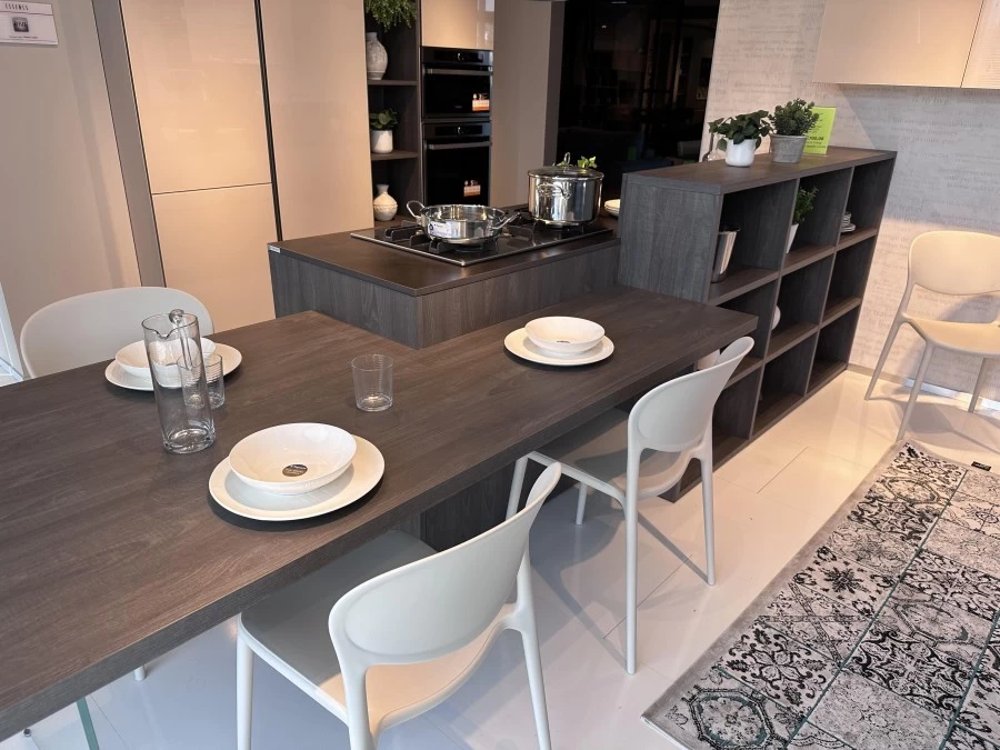 Cucina con penisola Veneta Cucine RI-FLEX