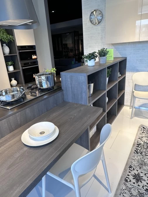 Cucina con penisola Veneta Cucine RI-FLEX