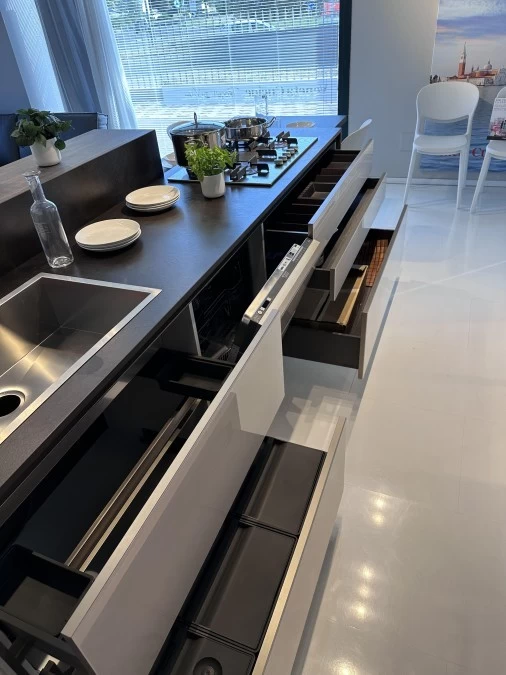 Cucina con penisola Veneta Cucine RI-FLEX