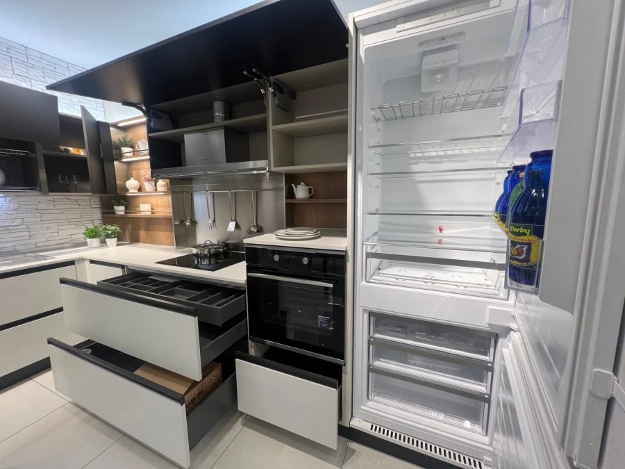 Cucina angolare Veneta Cucine START PRESA