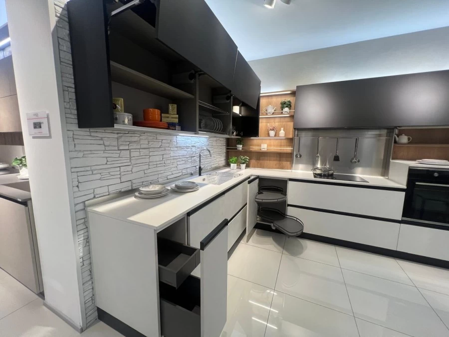 Cucina con Isola Veneta Cucine START PRESA