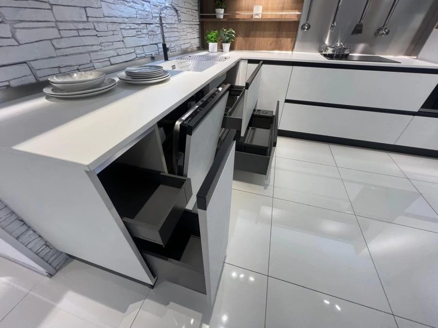 Cucina angolare Veneta Cucine START PRESA