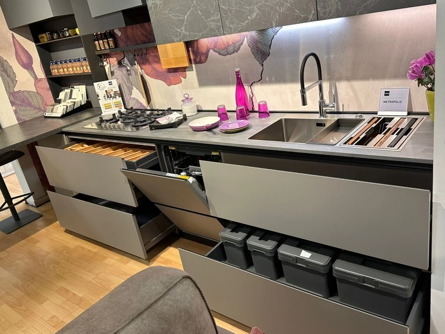 Cucina con penisola Stosa Cucine METROPOLIS Grigio e Nero