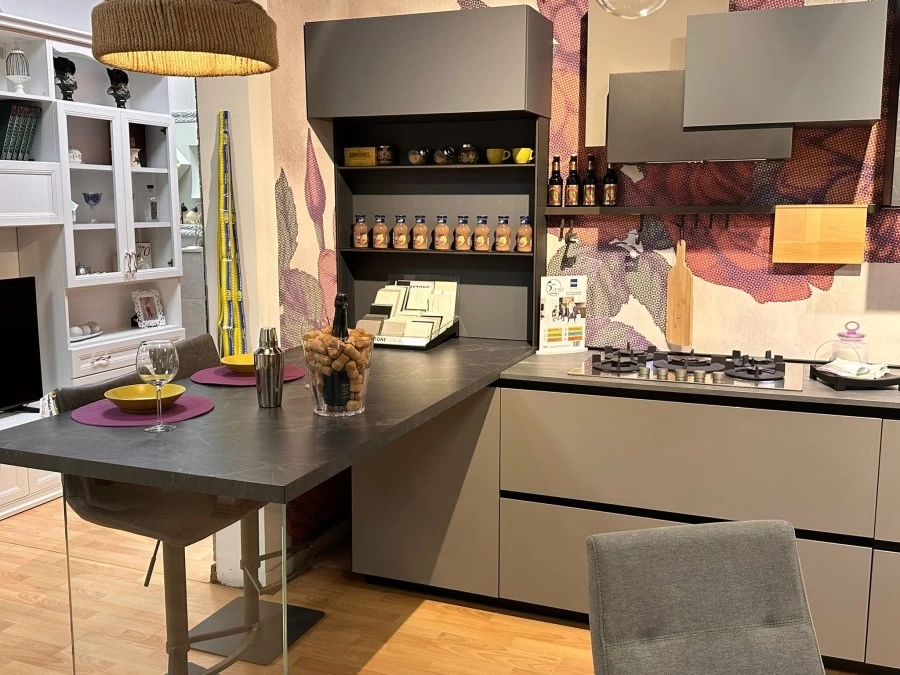 Cucina con penisola Stosa Cucine METROPOLIS Grigio e Nero