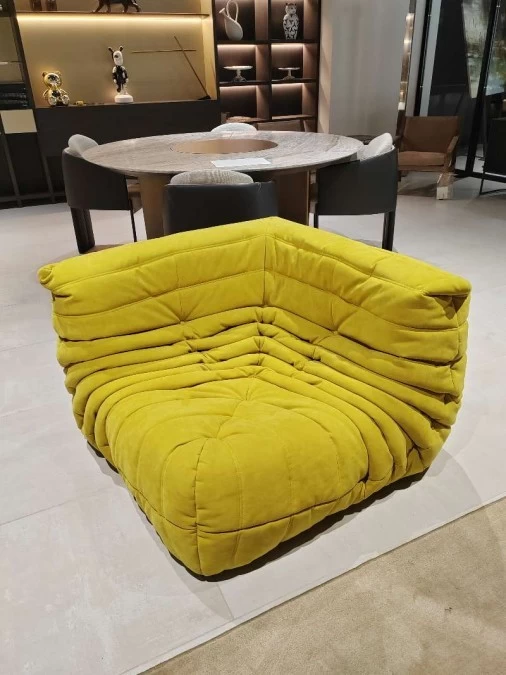 Poltrona Ligne Roset Togo angolo