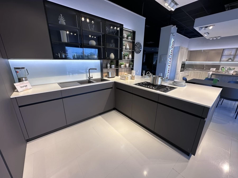 Cucina con penisola Veneta Cucine LOUNGE-ICONICA