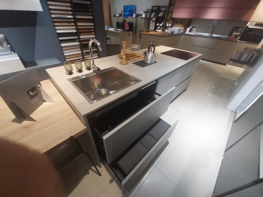 Cucina con Isola Ala Cucine MATHERIA