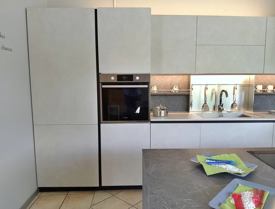 Cucina con Isola Forma 2000 Resina Nuvola