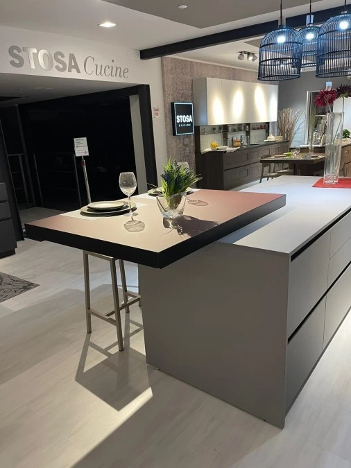 Cucina con Isola Stosa Cucine METROPOLIS