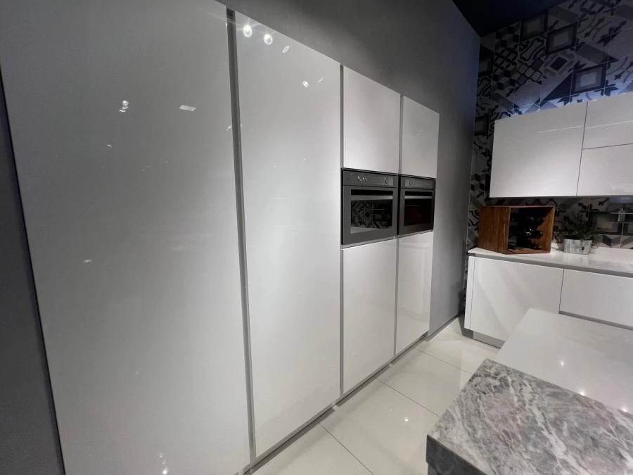 Cucina con Isola Veneta Cucine OYSTER LUCIDA 22