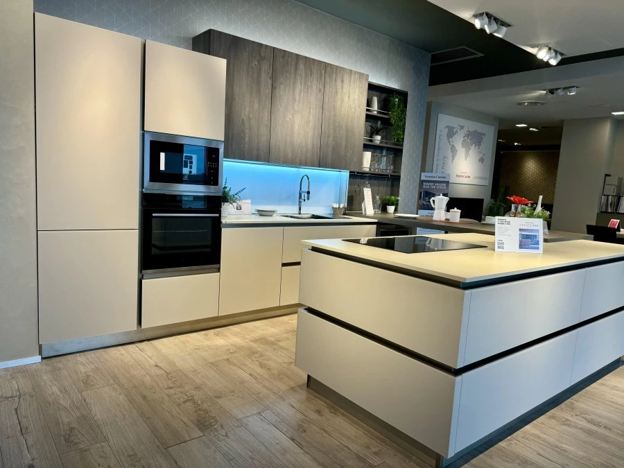 Cucina con Isola Veneta Cucine RIFLEX