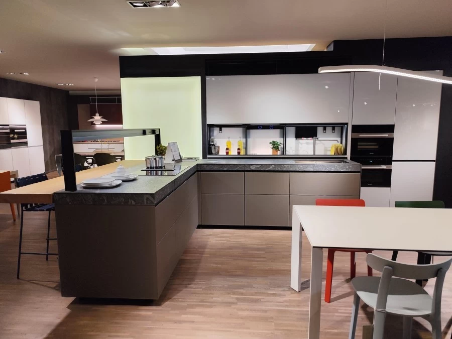 Cucina con penisola Valcucine Genius Loci