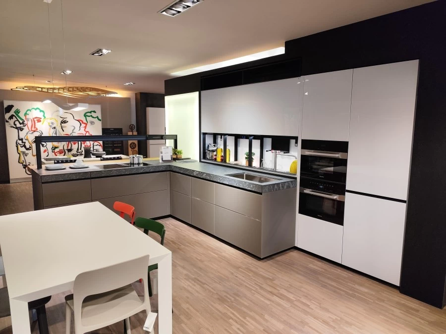 Cucina con penisola Valcucine Genius Loci