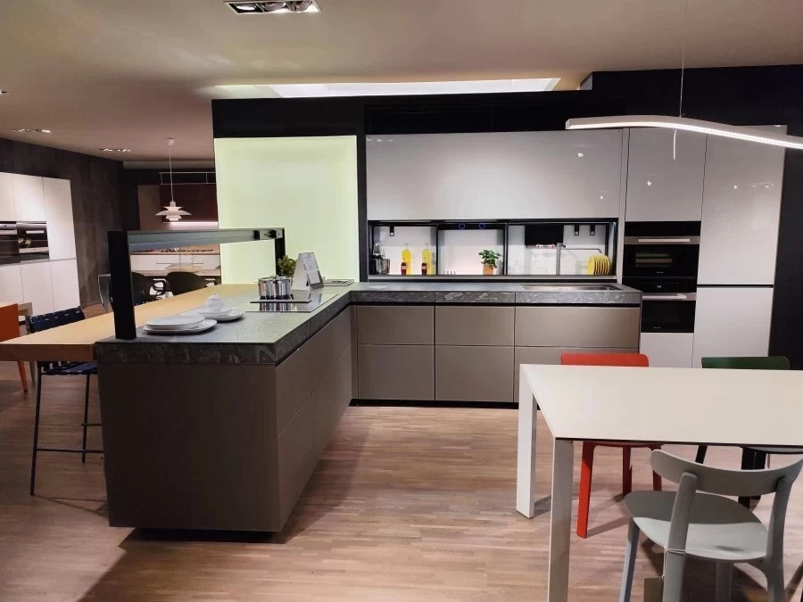 Cucina con penisola Valcucine Genius Loci