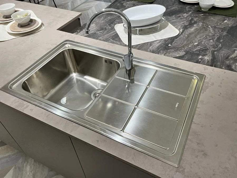 Cucina con Isola Creo Kitchens Tablet Head