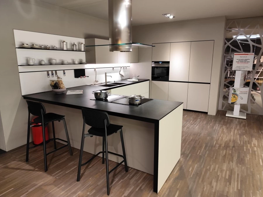 Cucina con penisola Valcucine Forma Mentis