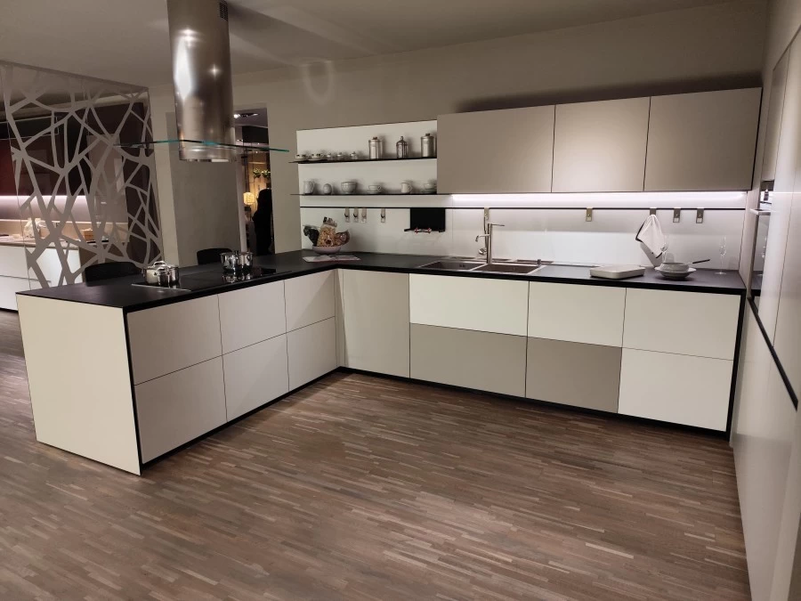 Cucina con penisola Valcucine Forma Mentis