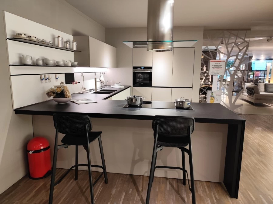 Cucina con penisola Valcucine Forma Mentis