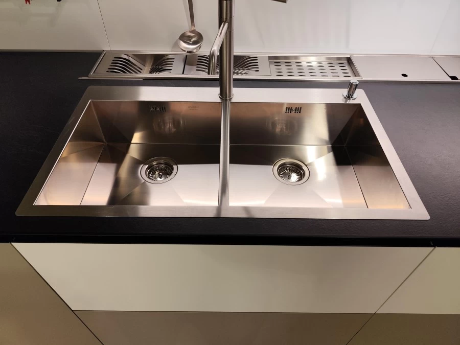 Cucina con penisola Valcucine Forma Mentis